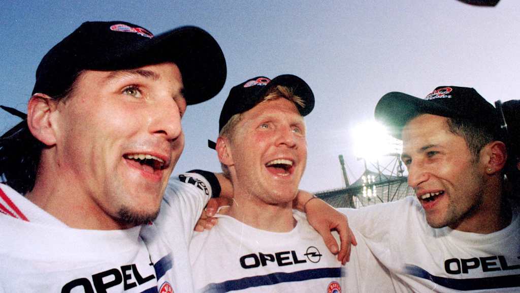 Feier-Biester: Jens Jeremies und Stefan Effenberg jubeln mit Brazzo Salihamidžić.