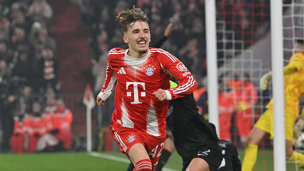 Lennart Karl bejubelt sein Tor zum 2:1 gegen Sporting.