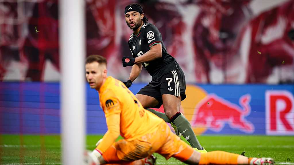 Serge Gnabry trifft zum Ausgleich während des Gastspiels des FC Bayern in der Bundesliga bei RB Leipzig