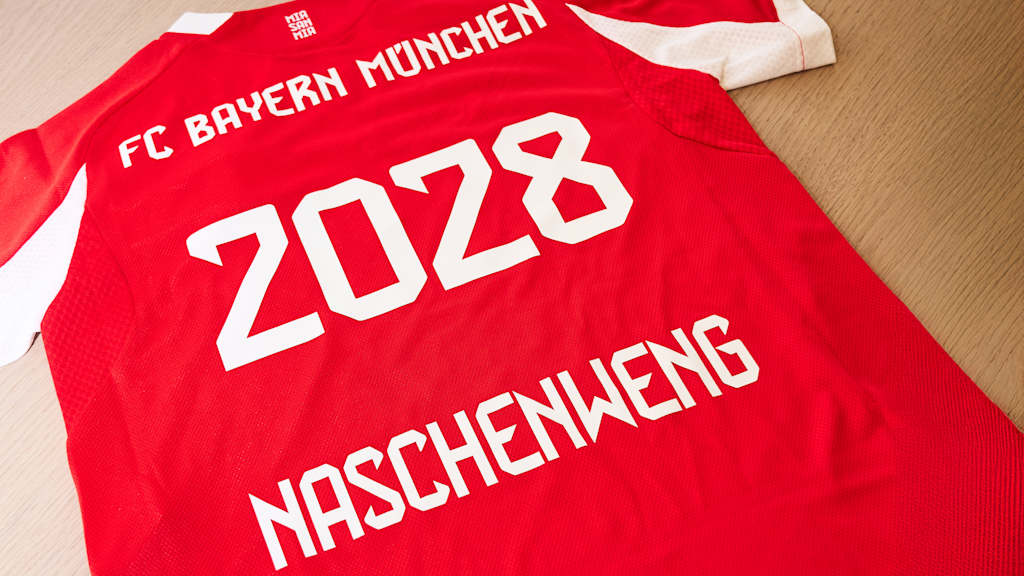 Das Trikot von Katharina Naschenweng mit der Vertragslaufzeit bis 2028.