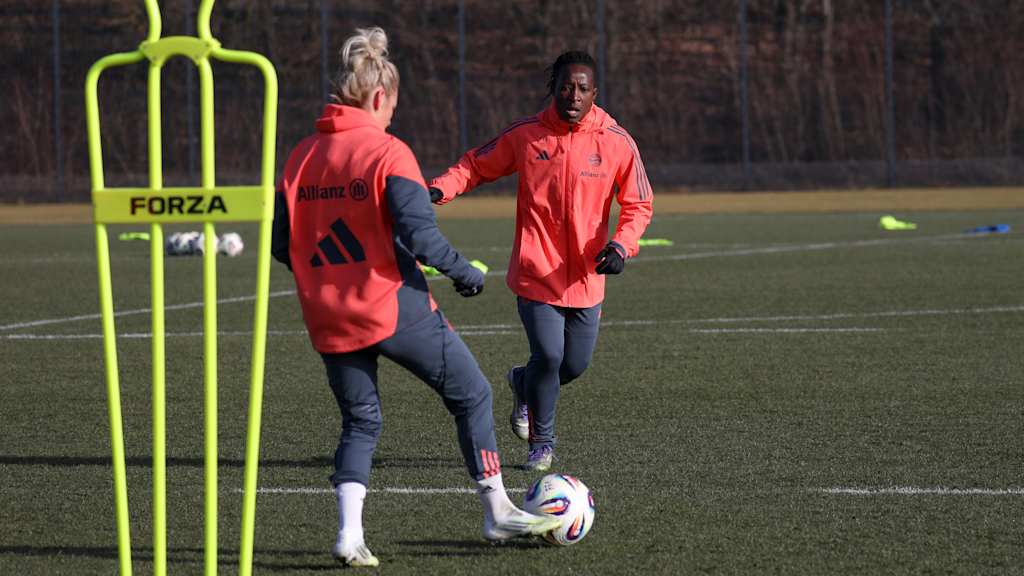 Bernadette Amani während einer Trainingseinheit der FC Bayern Frauen.