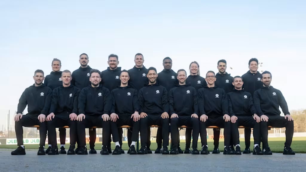 Die Teilnehmer des Pro-Lizenz-Lehrgangs 2026 beim gemeinsamen Foto in Frankfurt.