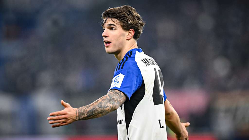 Luka Vušković jubelt während des Gastspiels des FC Bayern in der Bundesliga beim Hamburger SV