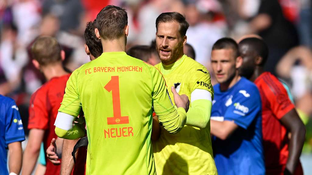 Manuel Neuer und Oliver Baumann klatschen ab