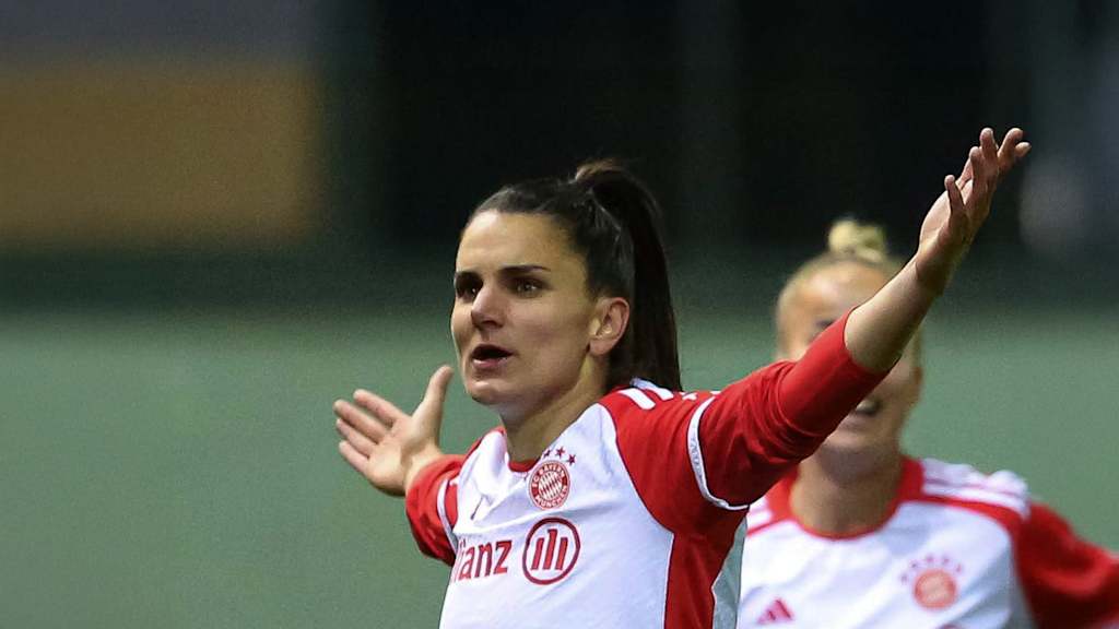 Jovana Damnjanović bejubelt ihren Treffer gegen Werder Bremen.