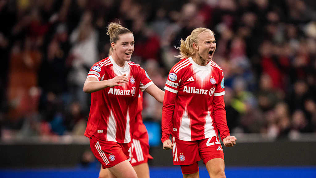 Pernille Harder und Alara bejubeln ein Tor gegen Arsenal in der Allianz Arena.