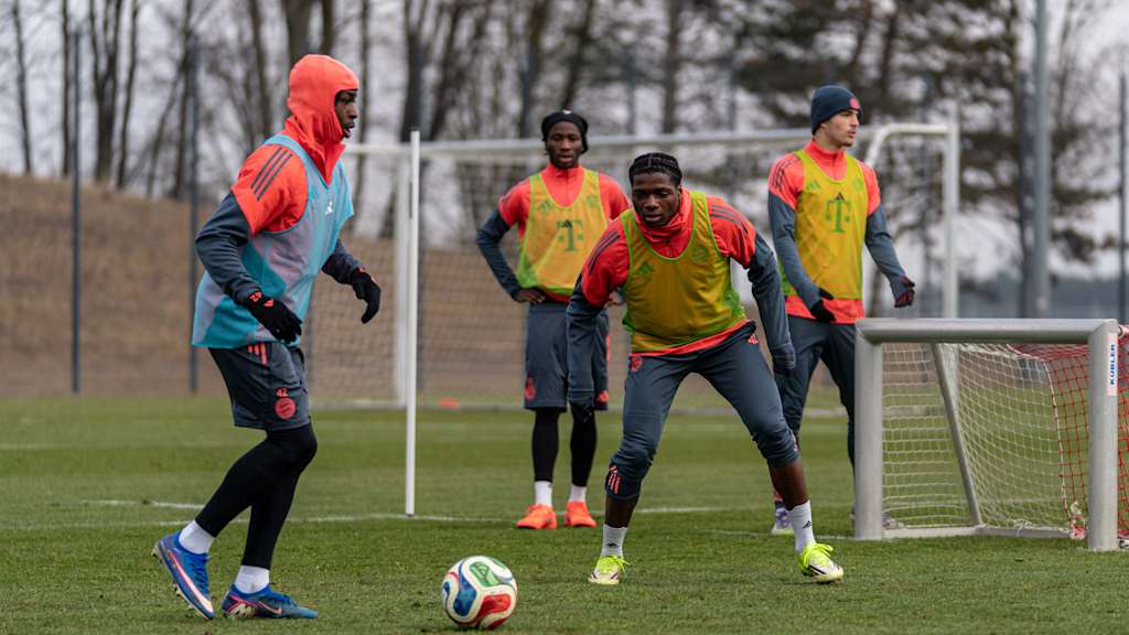 Aristide Hentcho Nseke führt den Ball am Fuß.