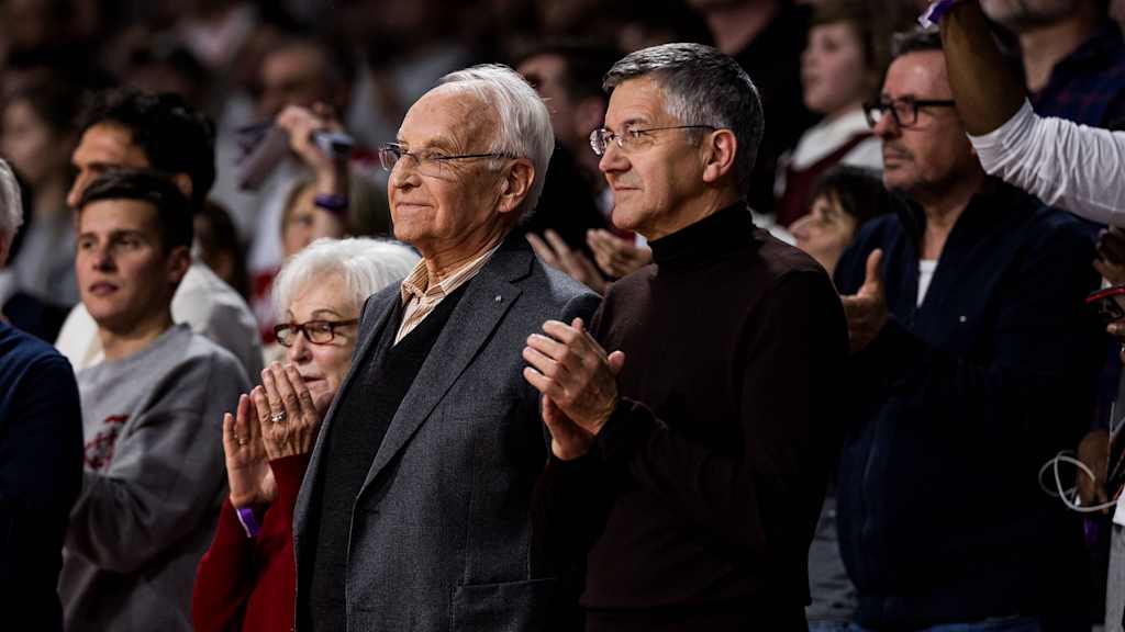 Edmund Stoiber und Herbert Hainer beim FC Bayern Basketball