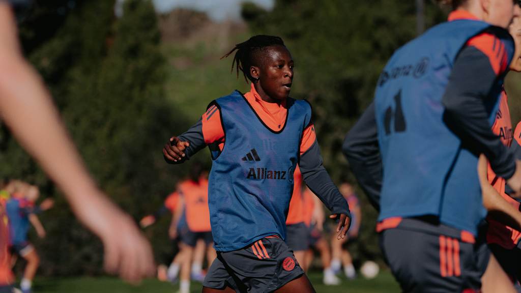 Bernadette Amani während einer Trainingseinheit der FC Bayern Frauen.