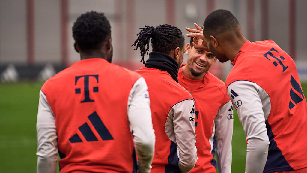 Jonathan Tah chipt das Tor von Michael Olise