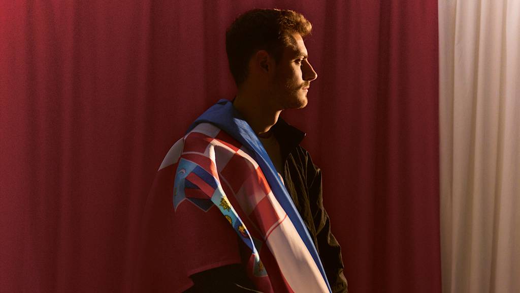 Josip Stanisic mit einer Kroatien-Fahne