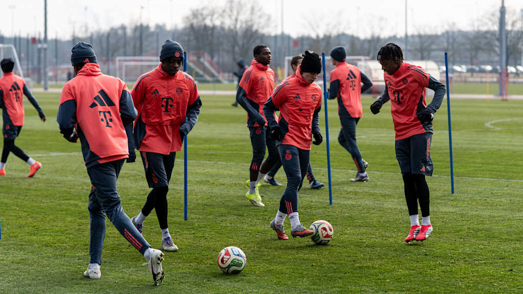 Die FC Bayern U19 beim Training.