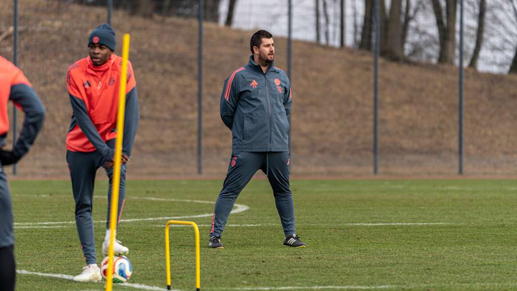 Peter Gaydarov beim Training der FC Bayern U19.