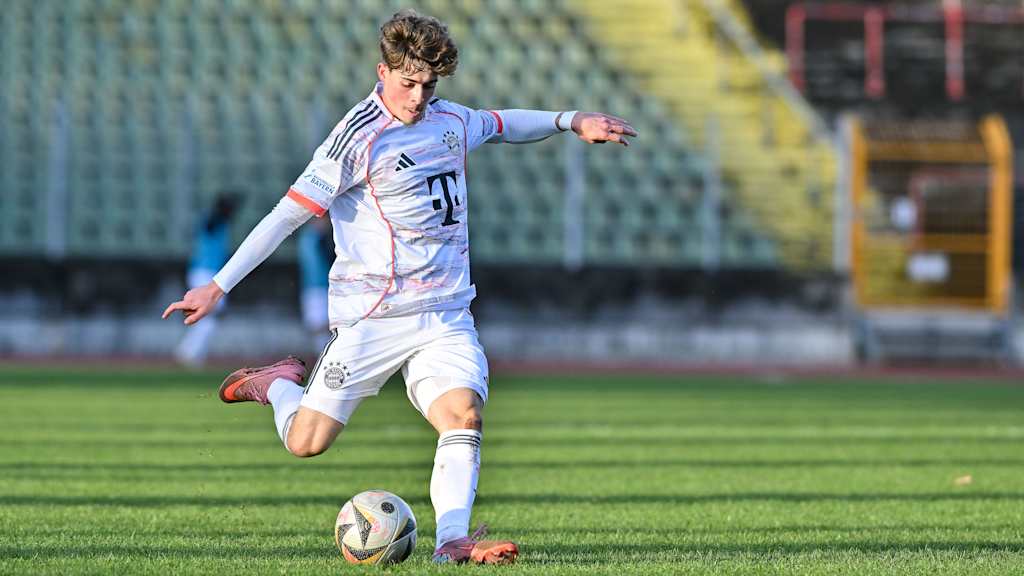 Maximilian Schuhbauer setzt zum Schuss an.