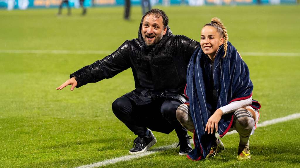 José Barcala und Giulia Gwinn nach dem Auswärtssieg in Frankfurt.