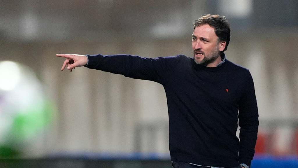 José Barcala während eines Auswärtsspiels der FC Bayern Frauen.