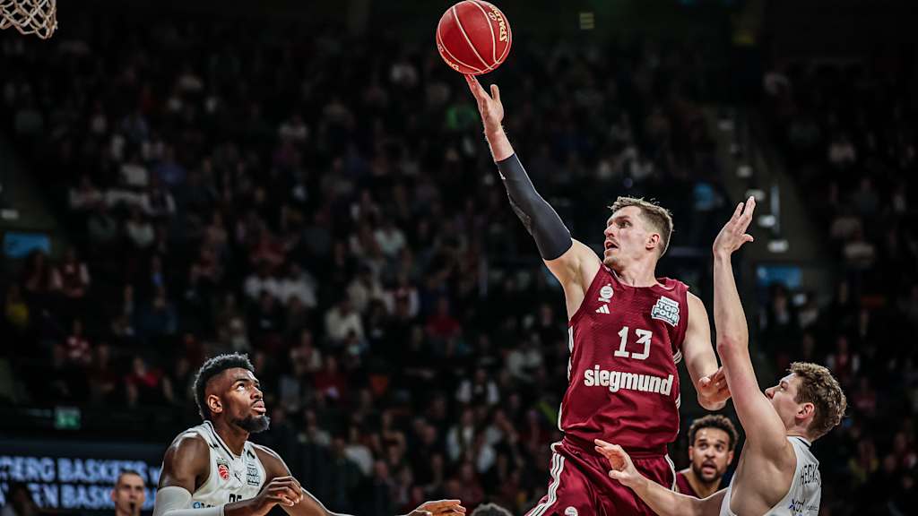 Andi Obst FC Bayern Basketball Layup