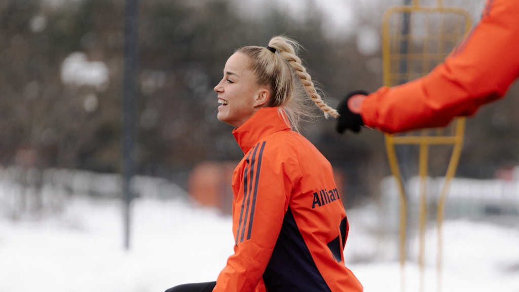 Giulia Gwinn lächelnd während einer Trainingseinheit.
