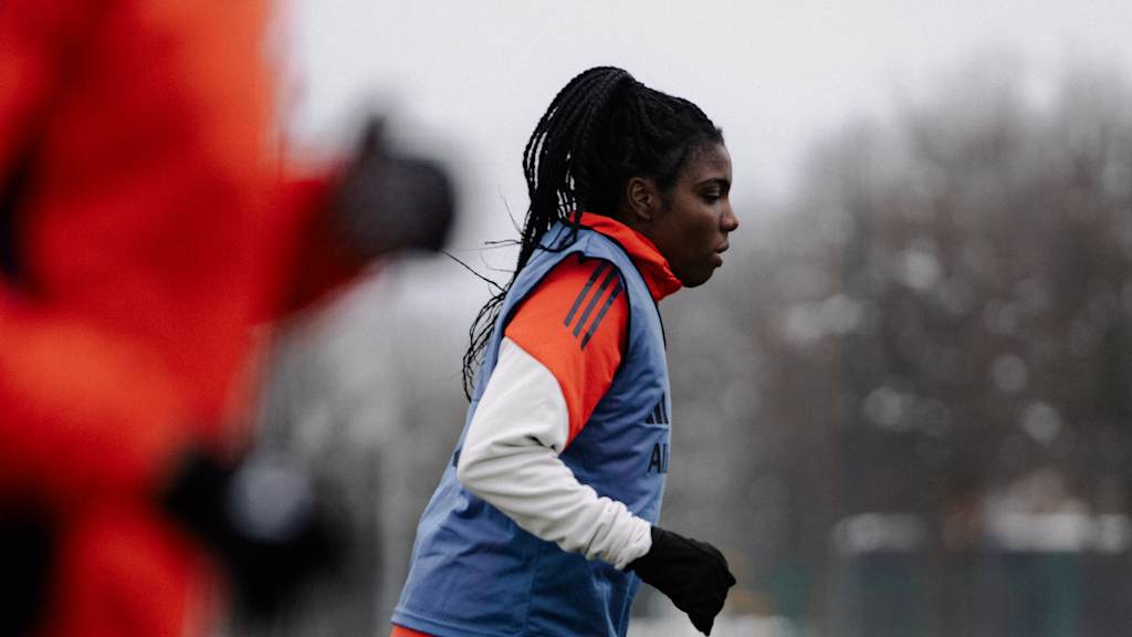 Edna Imade während einer Trainingseinheit der FC Bayern Frauen.