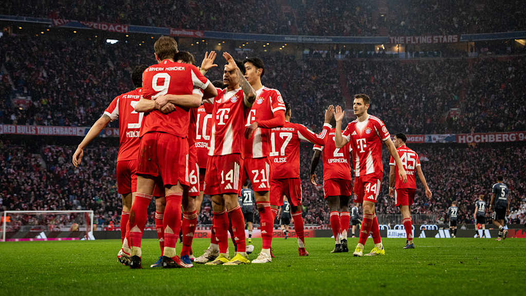 Harry Kane bejubelt sein Tor zum 3:0 im Bundesliga-Heimspiel des FC Bayern gegen Eintracht Frankfurt.