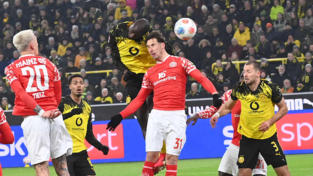 Serhou Guirassy trifft per Kopf im Bundesliga-Spiel gegen Mainz
