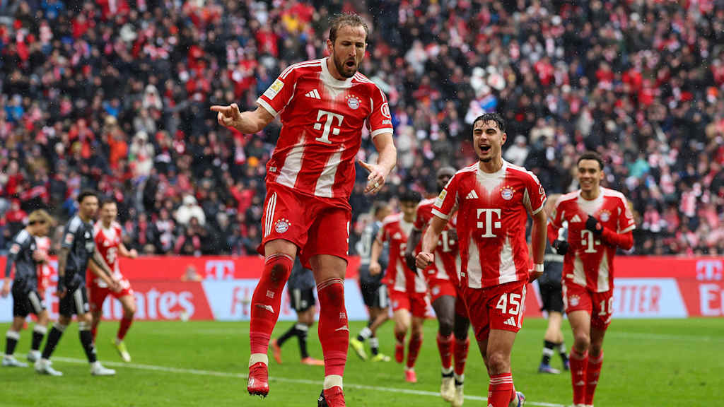 Harry Kane bejubelt sein Tor im Bundesliga-Heimspiel des FC Bayern gegen Eintracht Frankfurt.