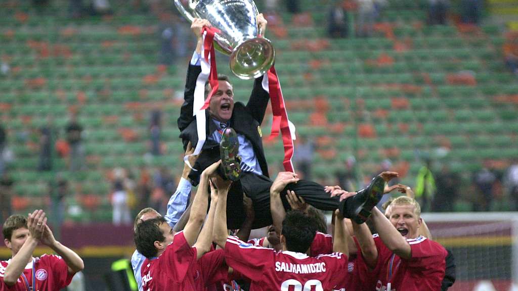Flieg, Trainer, flieg! Ottmar Hitzfeld und sein größter Triumph mit dem FC Bayern, 2001 in Mailand.