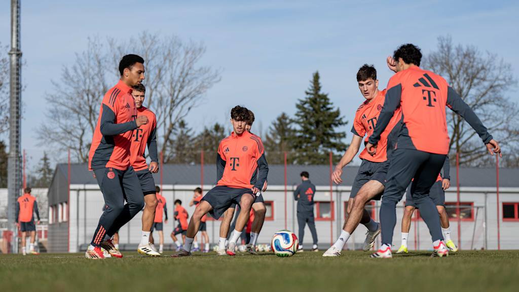 Die Amateure-Spieler während der Trainingseinheit vor der Partie gegen die SpVgg Hankofen-Hailing.