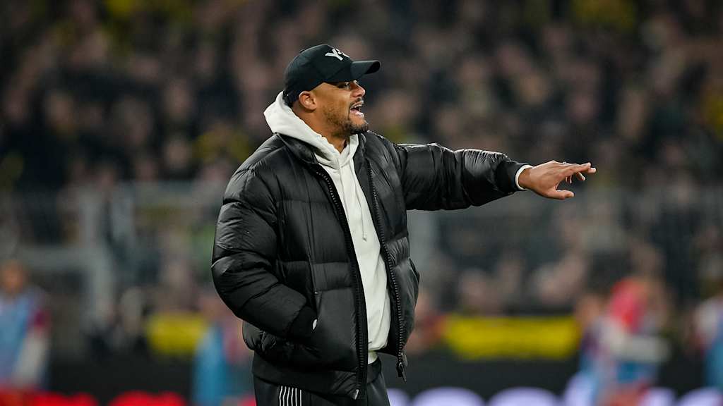 Vincent Kompany gestikuliert an der Seitenlinie während des Bundesliga-Topsspiels des FC Bayern bei Borussia Dortmund