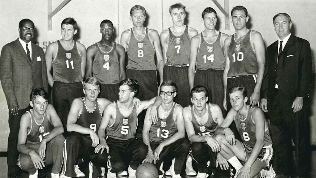 hintere Reihe v.l. Trainer Moss, Grässle, Johnson, Krüger, Reiter, Schneider, Schulz, Kronberger vordere Reihe v.l. : Seehofer, Zeiträg, Egger, Feilner, v.Bredow, Schröder