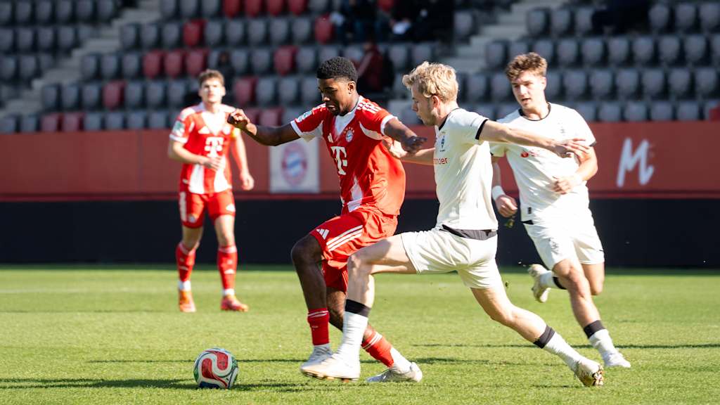 Die U19 des FC Bayern spielte Remis gegen Borussia Mönchengladbach.