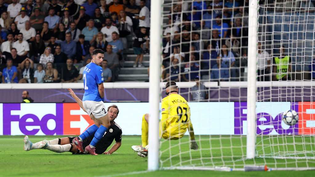 Harry Kane trifft im Fallen zum 4:0 gegen Paphos