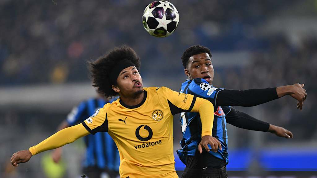 Karim Adeyemi and Isak Hien go head to head.