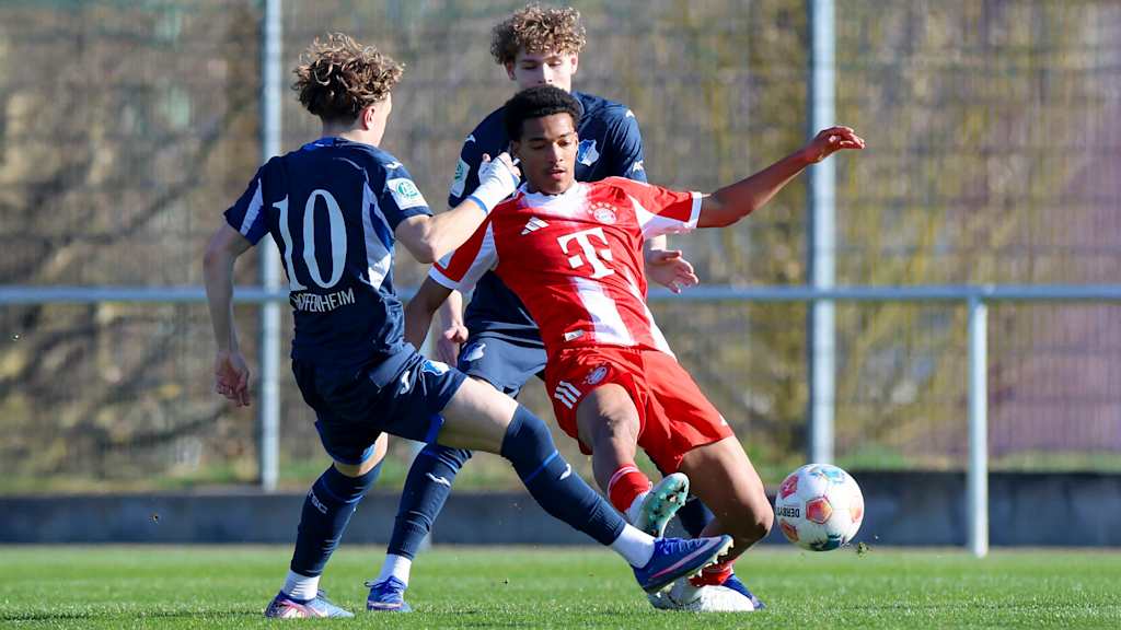 Thibault Maspimby im Zweikampf im Spiel gegen Hoffenheim.