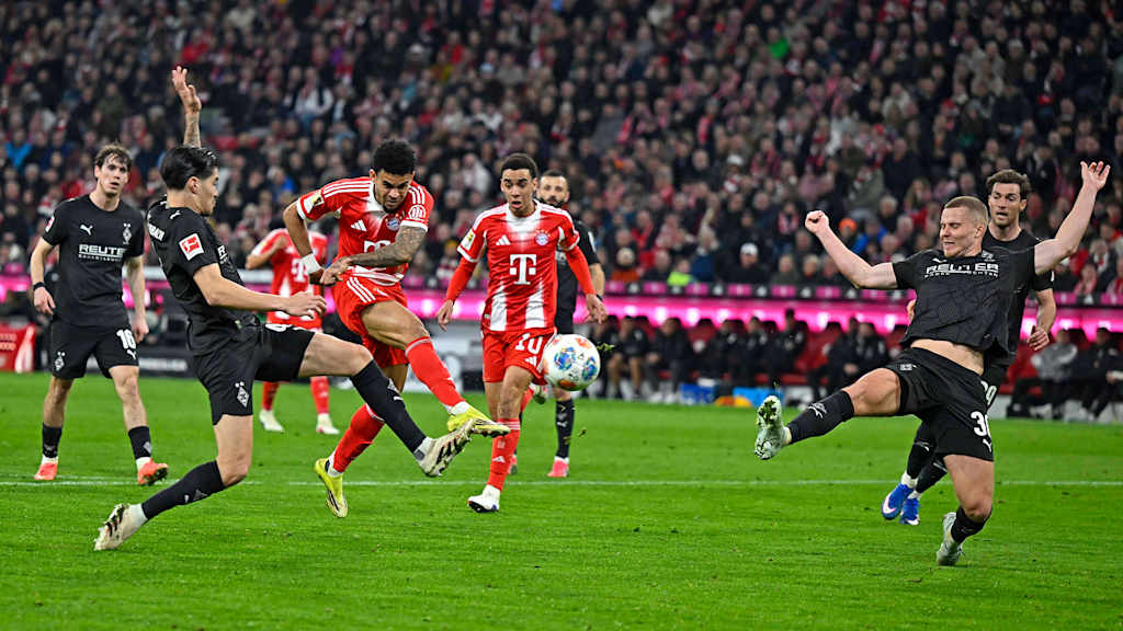 Luis Diaz erzielt das Tor zum 1:0 im Bundesliga-Spiel des FC Bayern gegen Borussia Mönchengladbach.