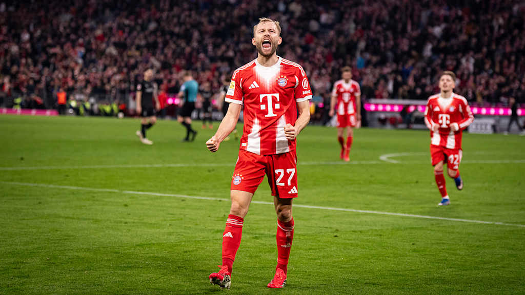 Konrad Laimer bejubelt sein Tor zum 2:0 im Bundesliga-Spiel des FC Bayern gegen Borussia Mönchengladbach.