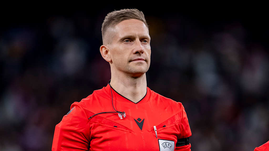 Schiedsrichter Espen Eskas in einem Champions League-Spiel