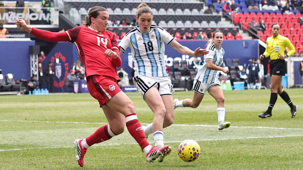Vanessa Gilles im Einsatz für die kanadische Auswahl im Zuge des Duells gegen Argentinien.