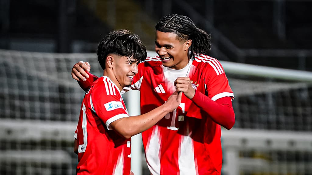 Spielszene aus dem Heimspiel der FC Bayern Amateure gegen den FC Augsburg II in der Regionalli-ga Bayern.