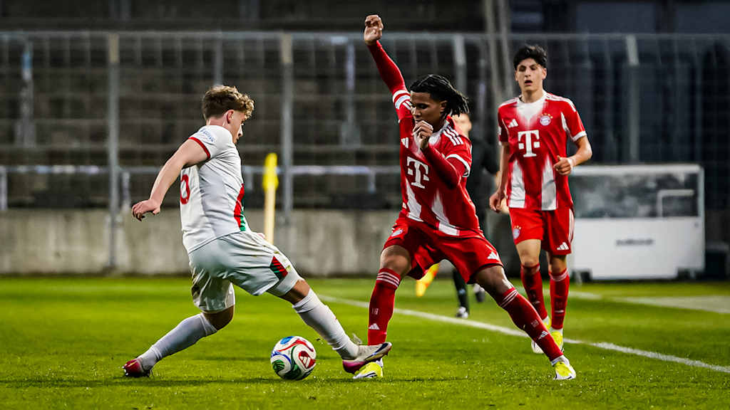 Spielszene aus dem Heimspiel der FC Bayern Amateure gegen den FC Augsburg II in der Regionalli-ga Bayern.