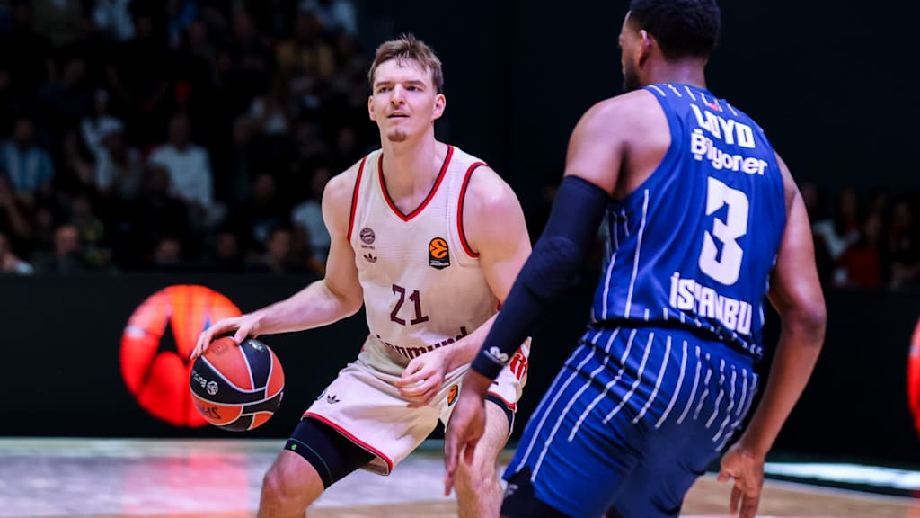 Hollatz Dribbling gegen Jordan Loyd