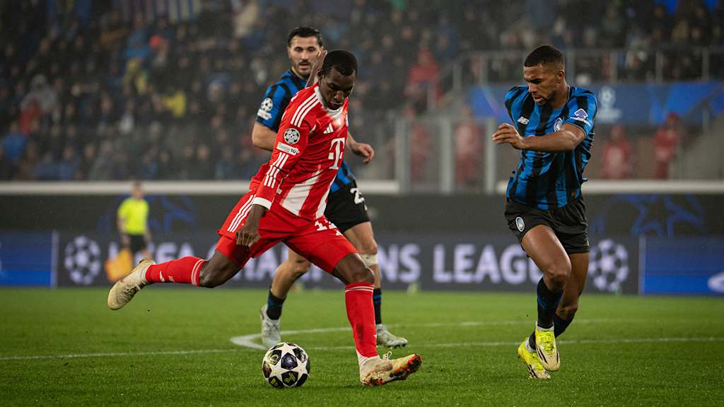 Nicolas Jackson trifft zum 4:0 im Hinspiel des FC Bayern bei Atalanta Bergamo im Champions League Achtelfinale