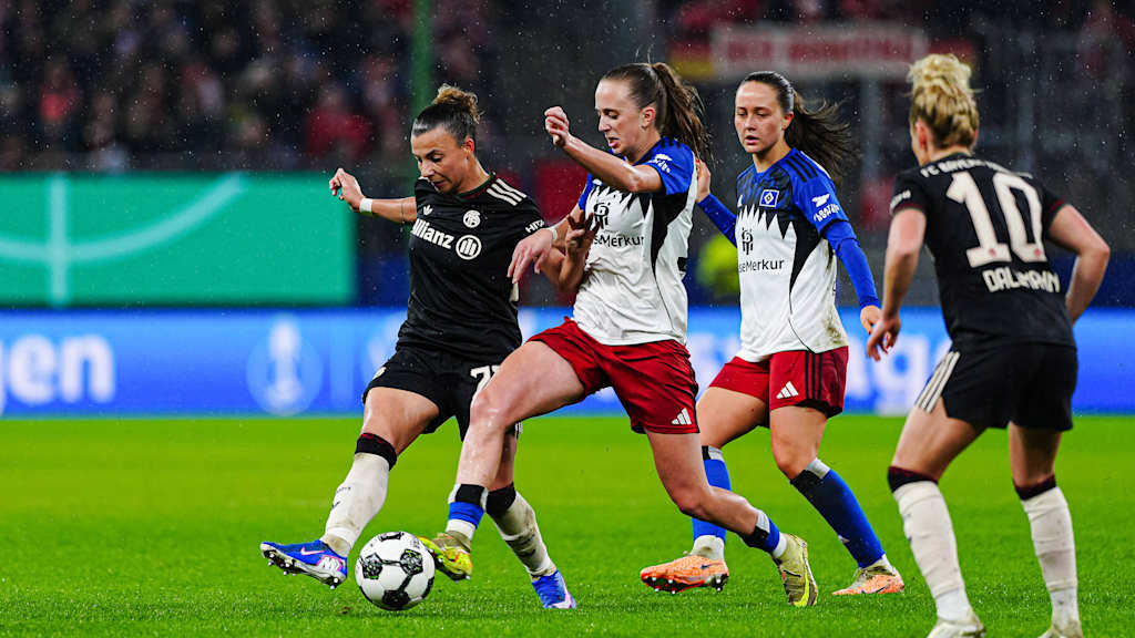 Arianna Caruso im Zweikampf während des Duells beim Hamburger SV.