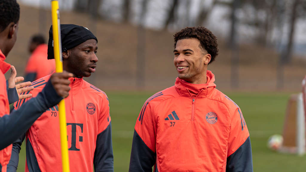 Sadiki Chemwor lacht während einer Trainingseinheit der FCB-U19.