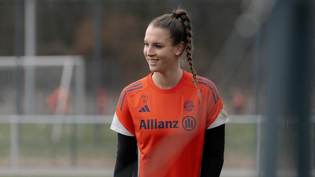 Ena Mahmutovic lächelt während des Trainings.