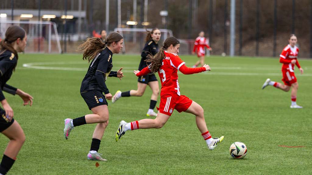 Die U17-Juniorinnen im Testspiel gegen die Grasshopper Zürich.
