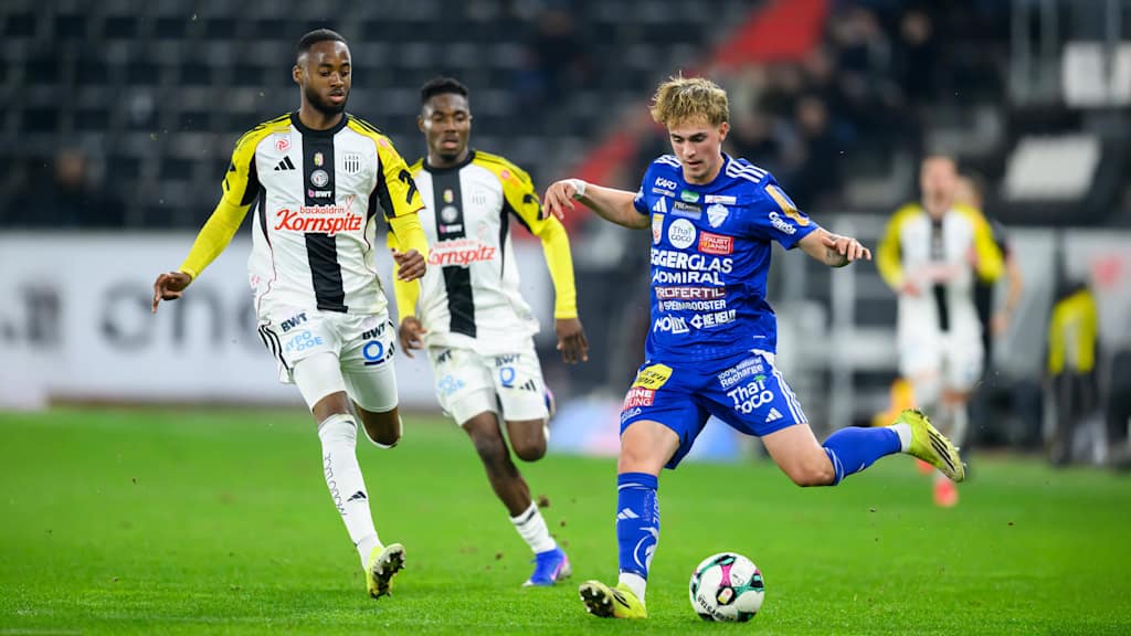 Maximilian Hennig bei einem Schussversuch im Duell gegen den Linzer ASK.