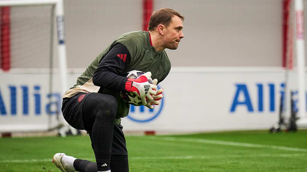 Manuel Neure im Abschlusstraining des FC Bayern vor dem Champions League-Spiel gegen Atalanta Bergamo