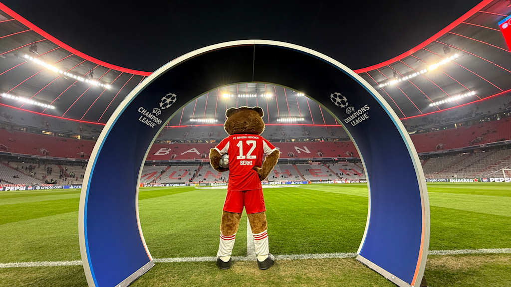 Berni unter dem Champions League-Bogen