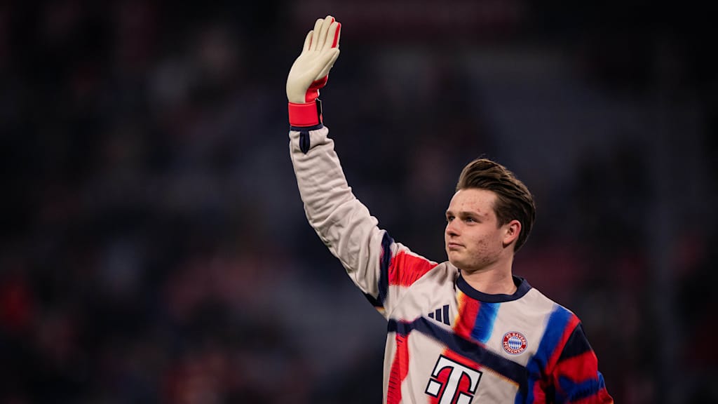 Jonas Urbig im Champions League-Heimspiel des FC Bayern gegen Atalanta Bergamo